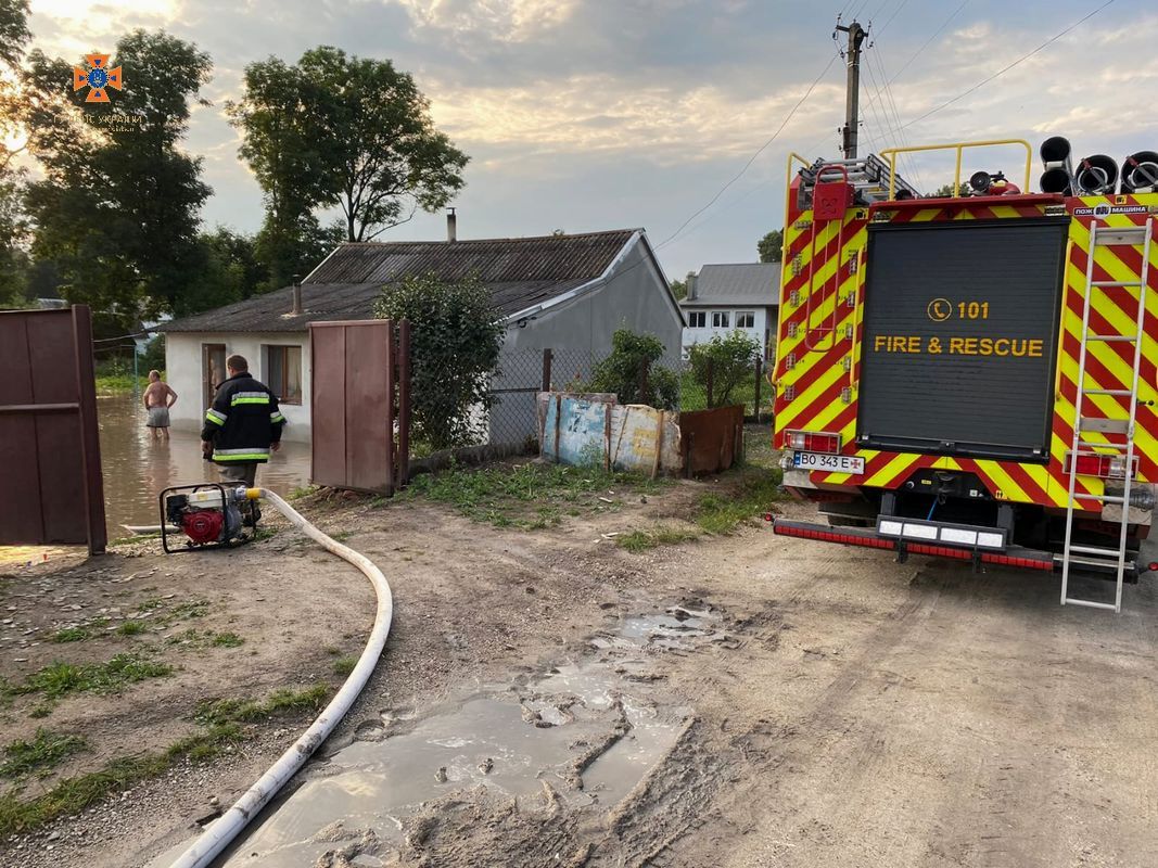 Новини Тернополя - фото з У Вишнівці внаслідок зливи підтопило 11 будинків