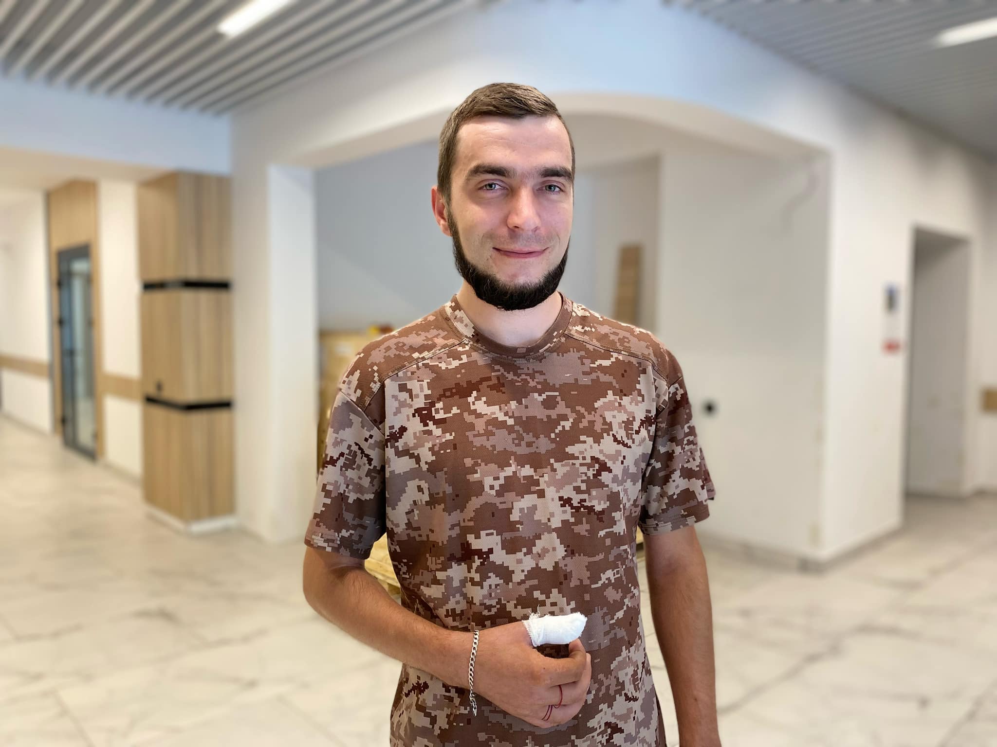 Новини Вінниці - фото з Знову зможе лагодити авто для наших воїнів! Добровольцю з Вінниччини зробили складну операцію