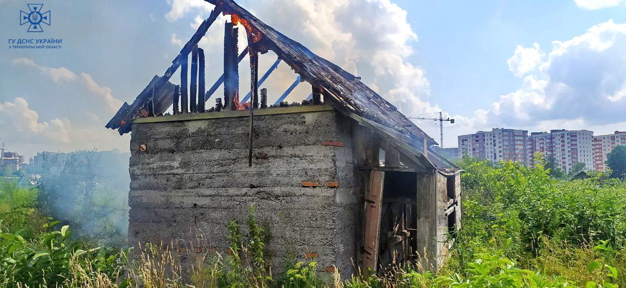 Новини Тернополя - фото з На «Алясці» повністю згорів дачний будинок