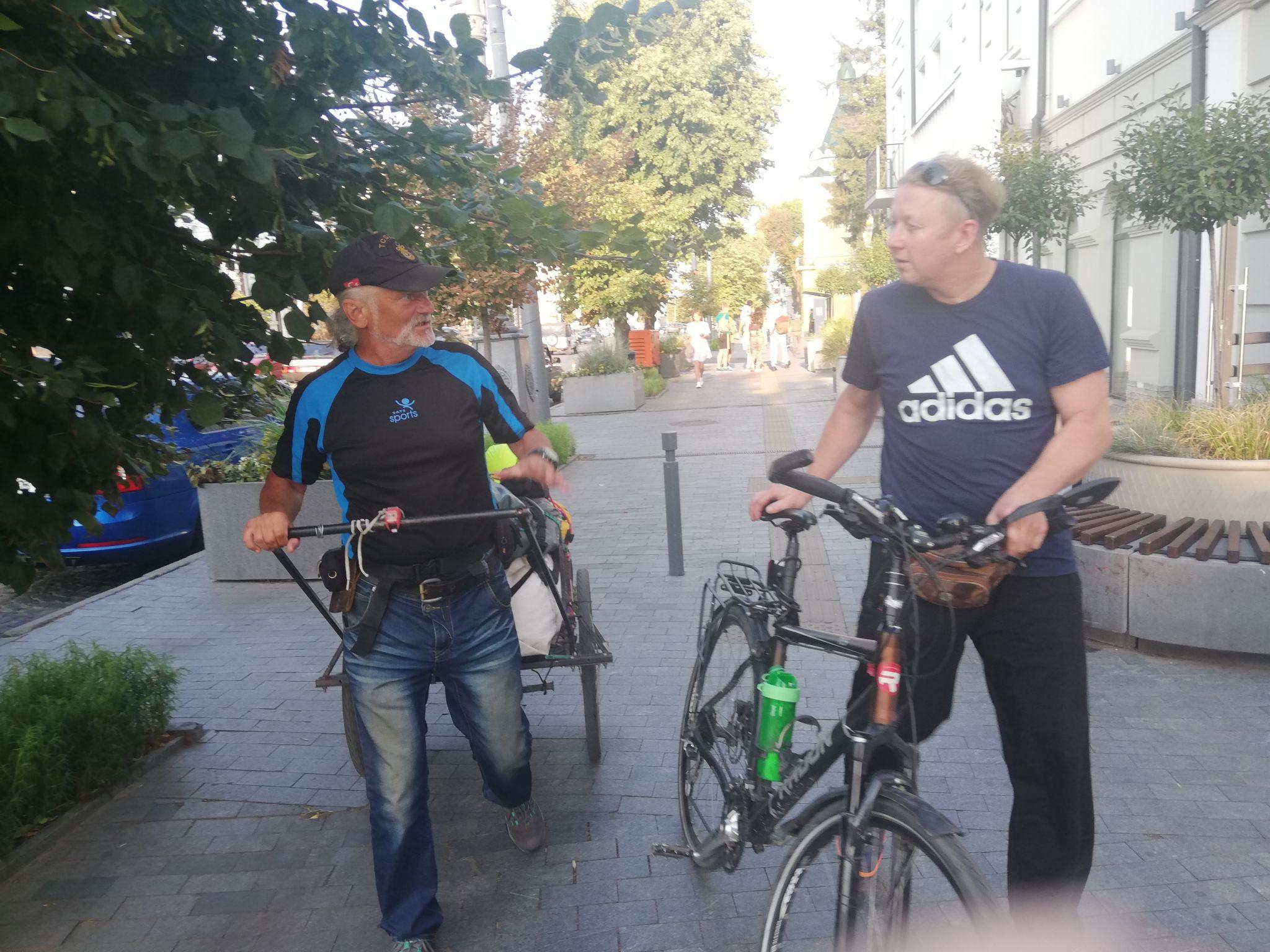 Новини Вінниці - фото з «У вас тут клондайк для фотографів». 50 років ходить пішки по світу сучасний Сковорода