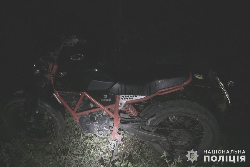 Новини Хмельницького - фото з ДТП з двома мотоциклами біля Городка: постраждали водії