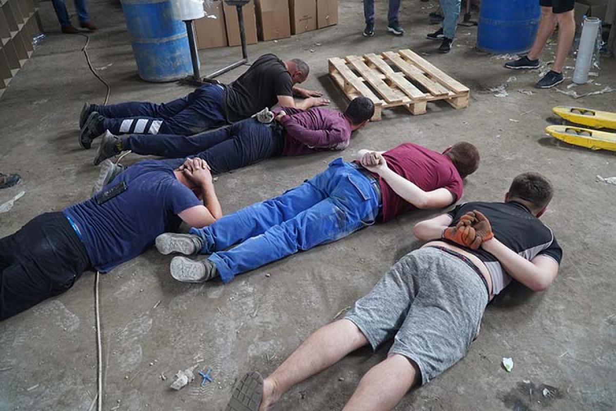 Новини Тернополя - фото з Підробляли алкоголь у промислових масштабах: один з організаторів схеми медик з Тернопільщини