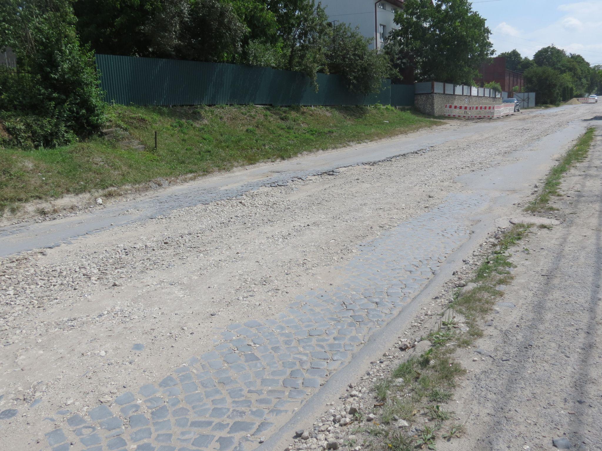 Новини Тернополя - фото з Ями та залишки бруківки: у якому стані Гайова вулиця, яку мають відремонтувати