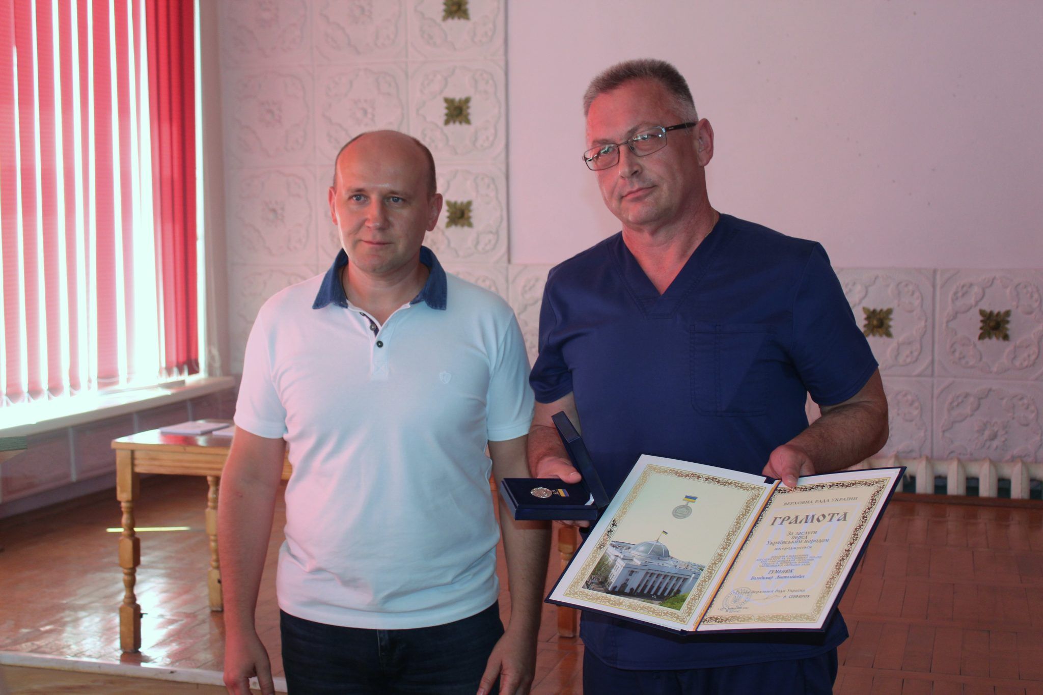 Новини Хмельницького - фото з Медиків обласного госпіталю ветеранів війни нагородили грамотою «За заслуги перед Українським народом»