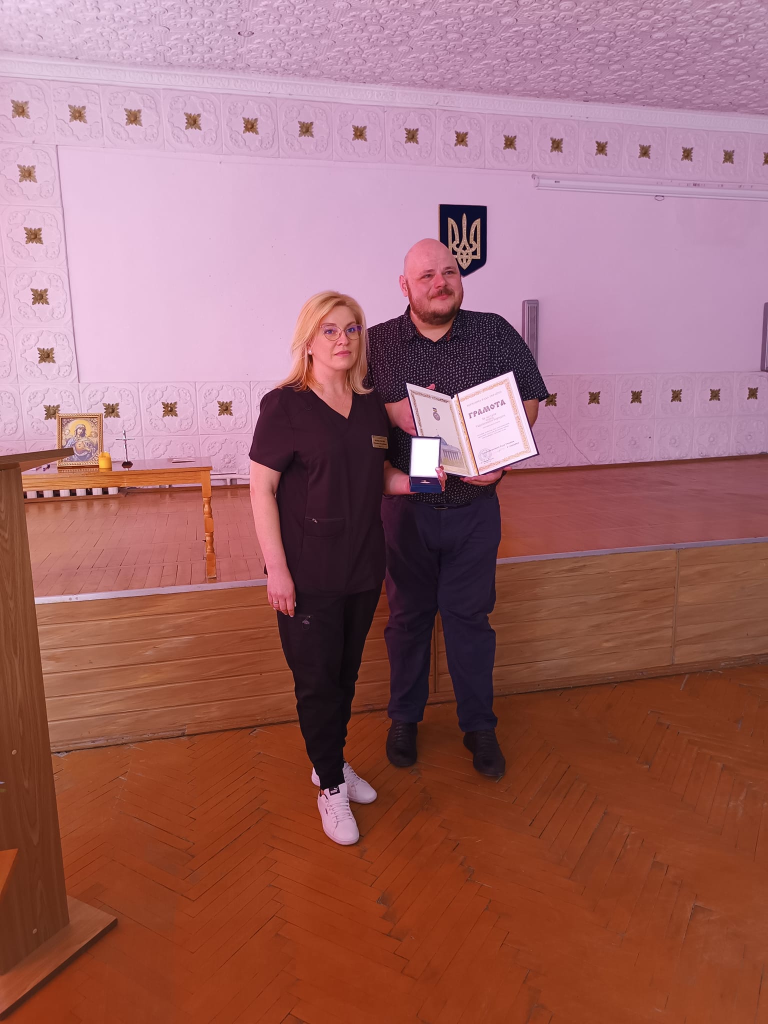 Новини Хмельницького - фото з Медиків обласного госпіталю ветеранів війни нагородили грамотою «За заслуги перед Українським народом»