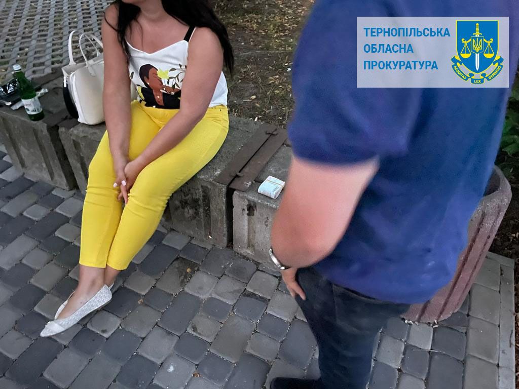 Новини Тернополя - фото з Тернополянка вимагала від абітурієнтів три тисячі доларів за навчання у виші