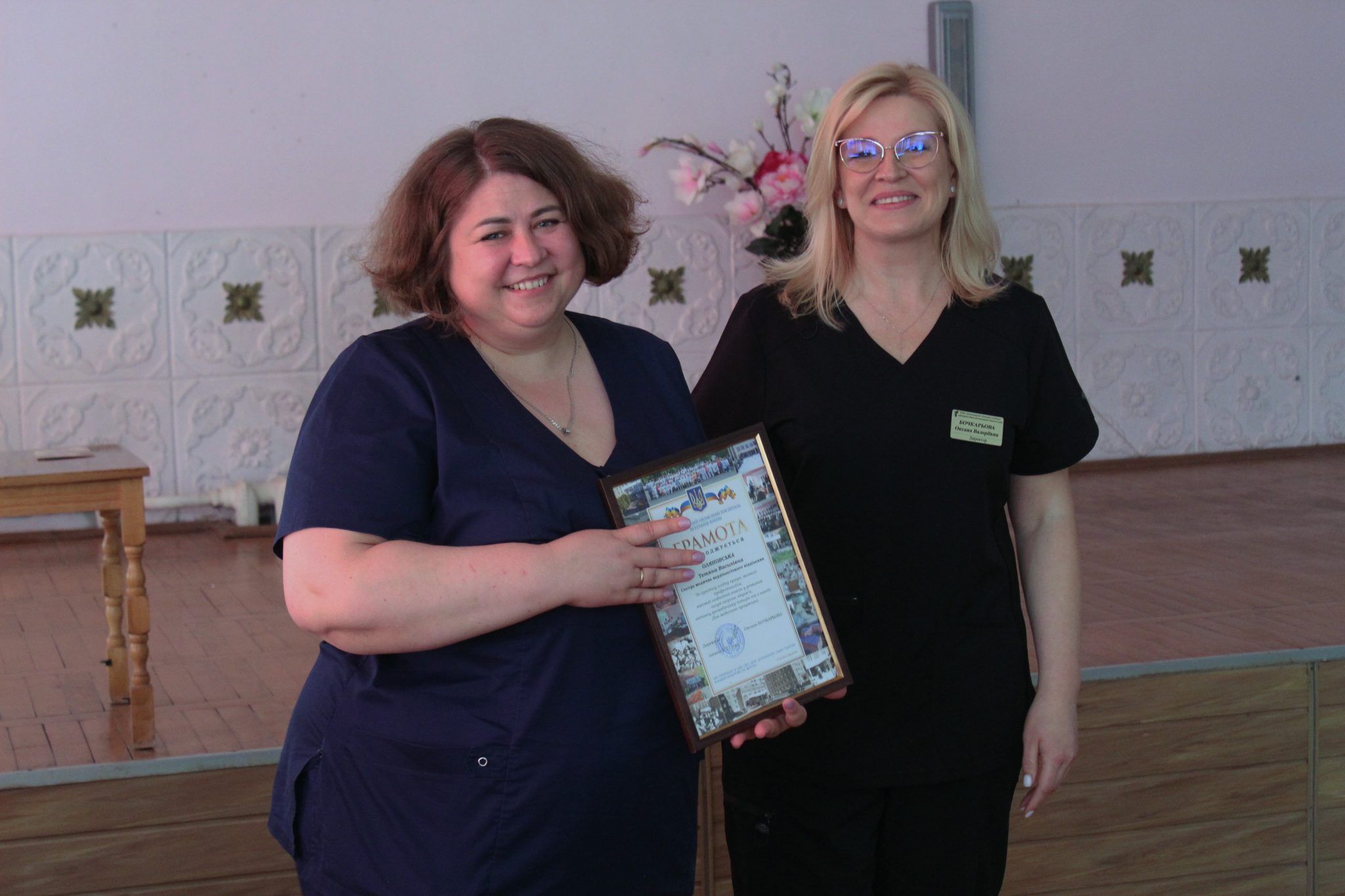 Новини Хмельницького - фото з Медиків обласного госпіталю ветеранів війни нагородили грамотою «За заслуги перед Українським народом»