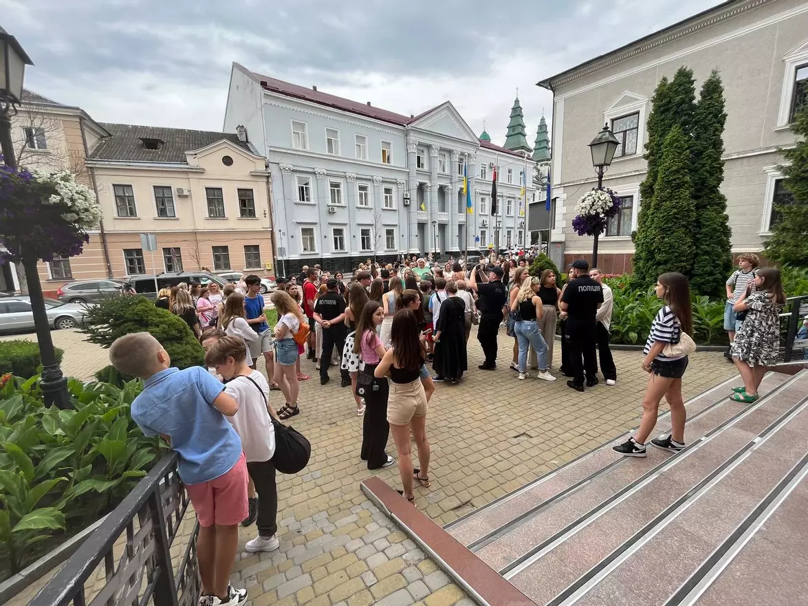 Новини Тернополя - фото з Батьки готові до радикальних дій: скандал за об'єднання Гімназії Франка та техліцею набирає нових обертів
