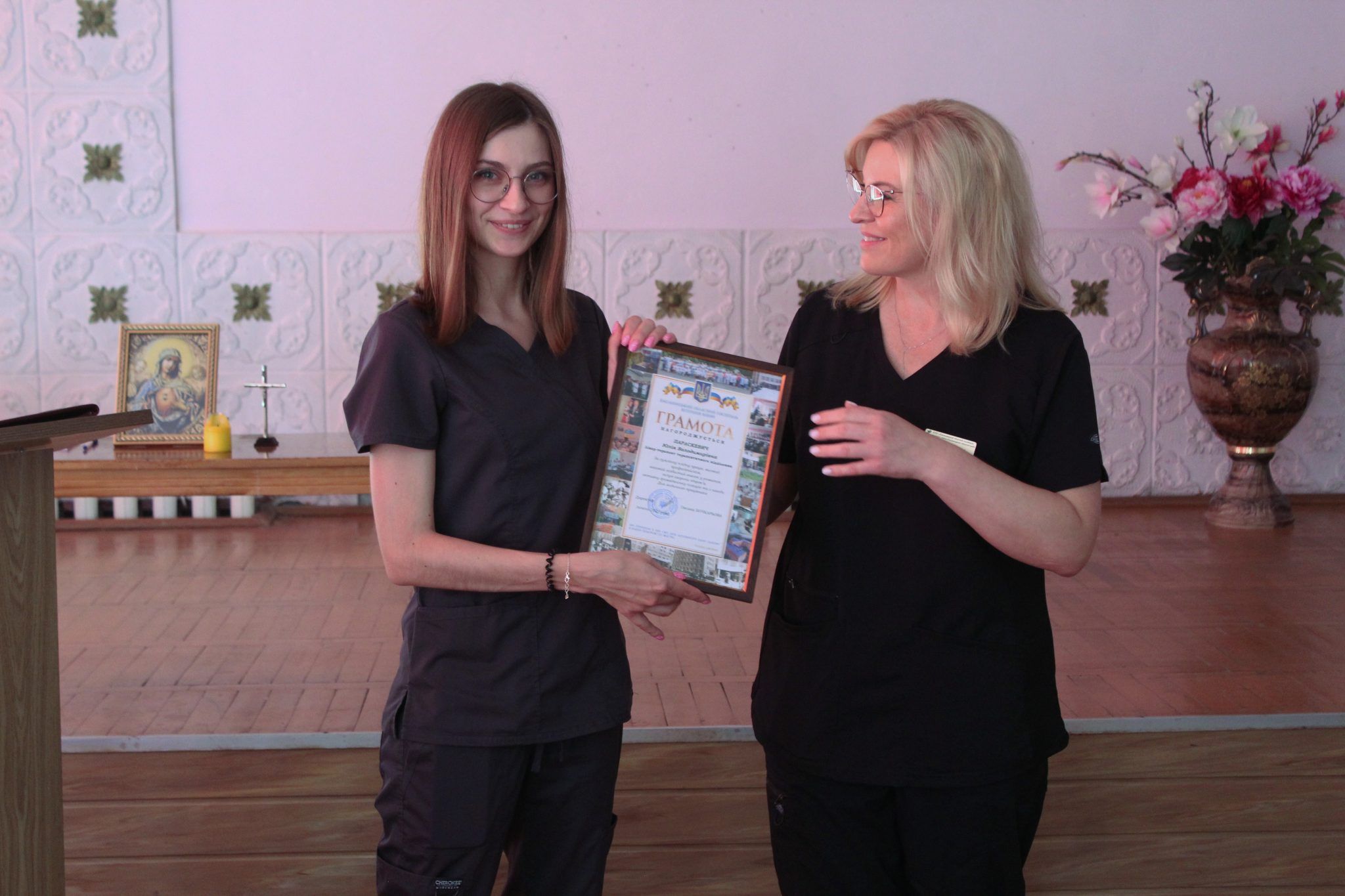 Новини Хмельницького - фото з Медиків обласного госпіталю ветеранів війни нагородили грамотою «За заслуги перед Українським народом»