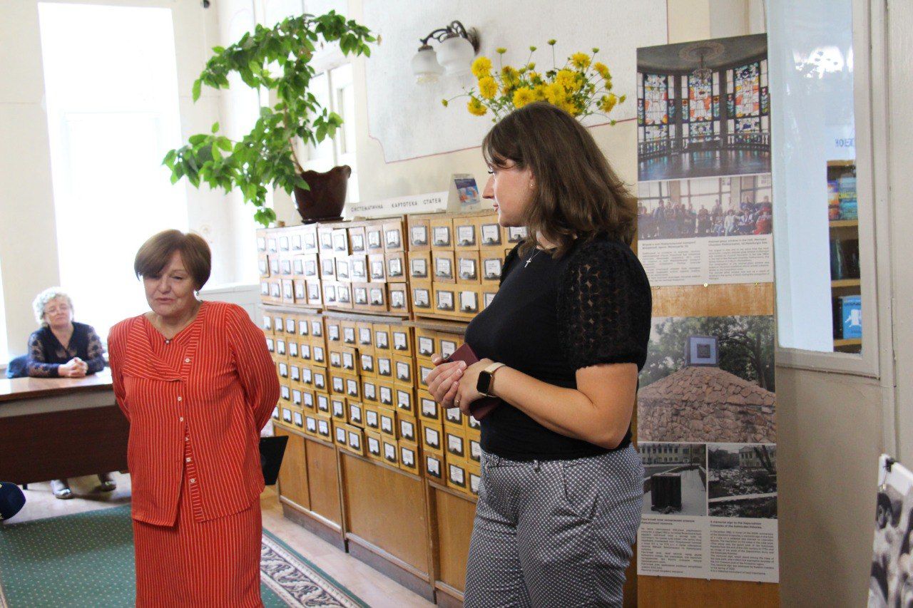 Новини Тернополя - фото з Вписані в історію, зруйновані війною. Маріупольці представили виставку у Тернополі