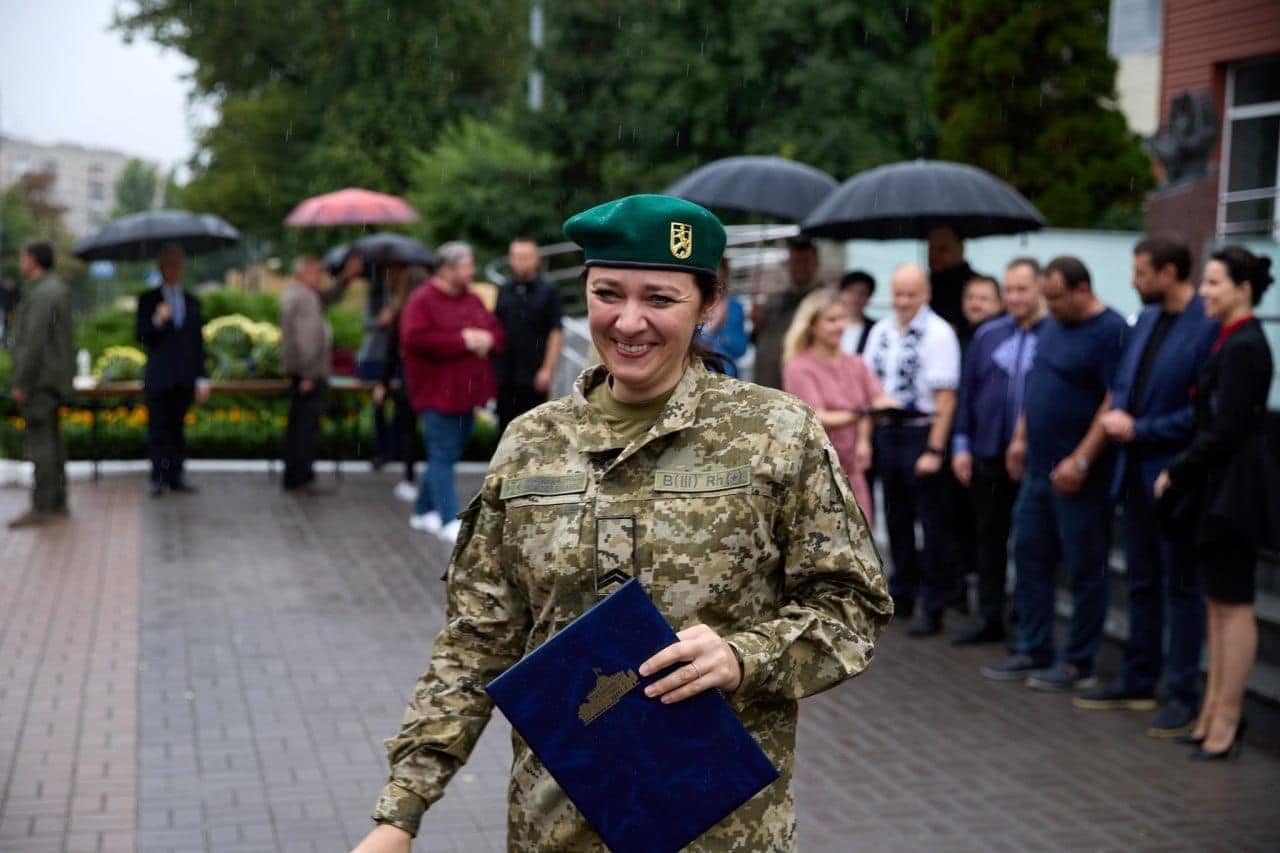 Новини Вінниці - фото з Зеленський вручив «Хрест бойових заслуг» хірургу з Вінниччини. Хто ще вітав вінницьких медиків?