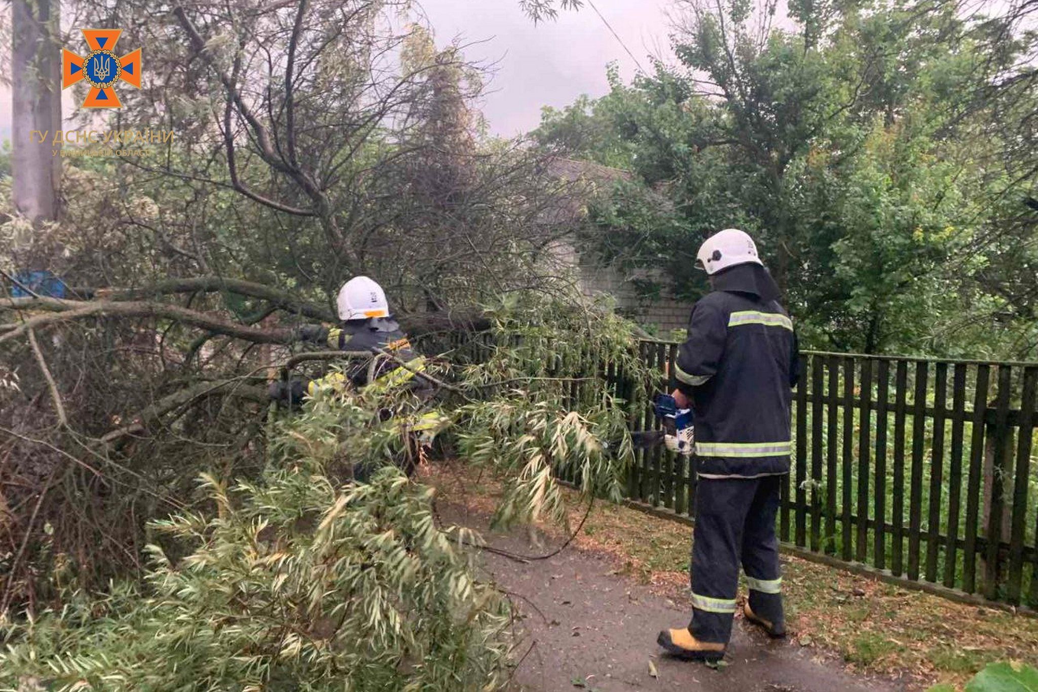 Новини Вінниці - фото з Дві доби поспіль в області вирує негода: в ДСНС розповіли про наслідки
