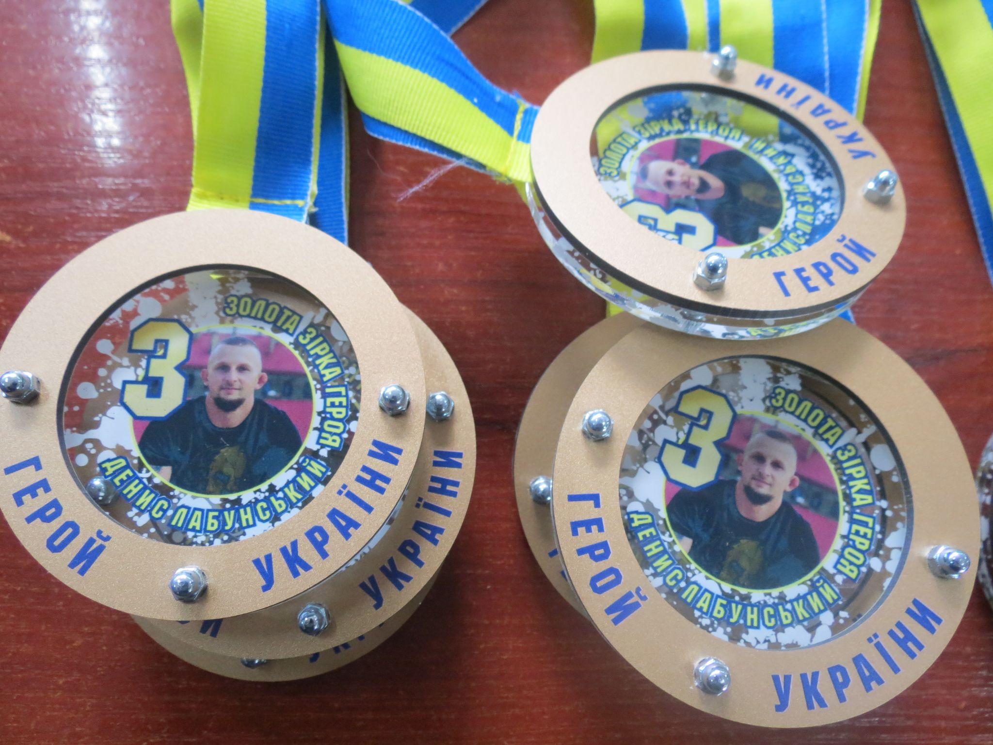 Новини Вінниці - фото з Пам’яті Дениса Лабунського присвятили змагання важкоатлетів і відкрили меморіальну дошку