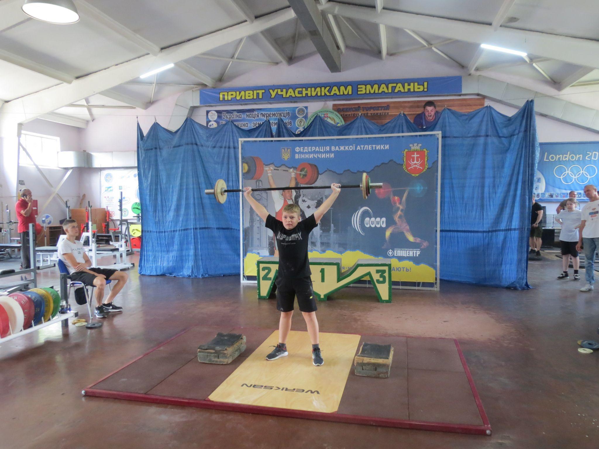 Новини Вінниці - фото з Пам’яті Дениса Лабунського присвятили змагання важкоатлетів і відкрили меморіальну дошку