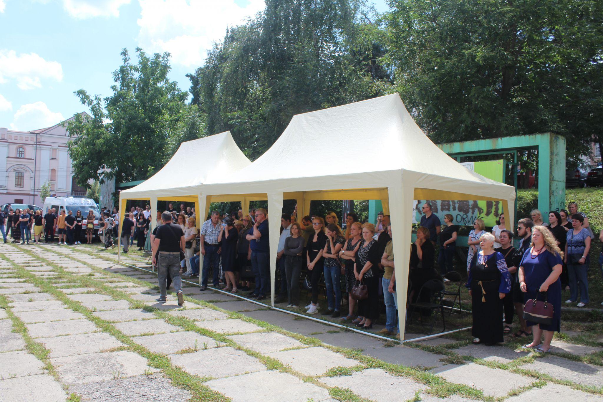 Новини Вінниці - фото з «Вінниця багато втратила». Репортаж із прощання з автомайданівкою Таїсою Гайдою