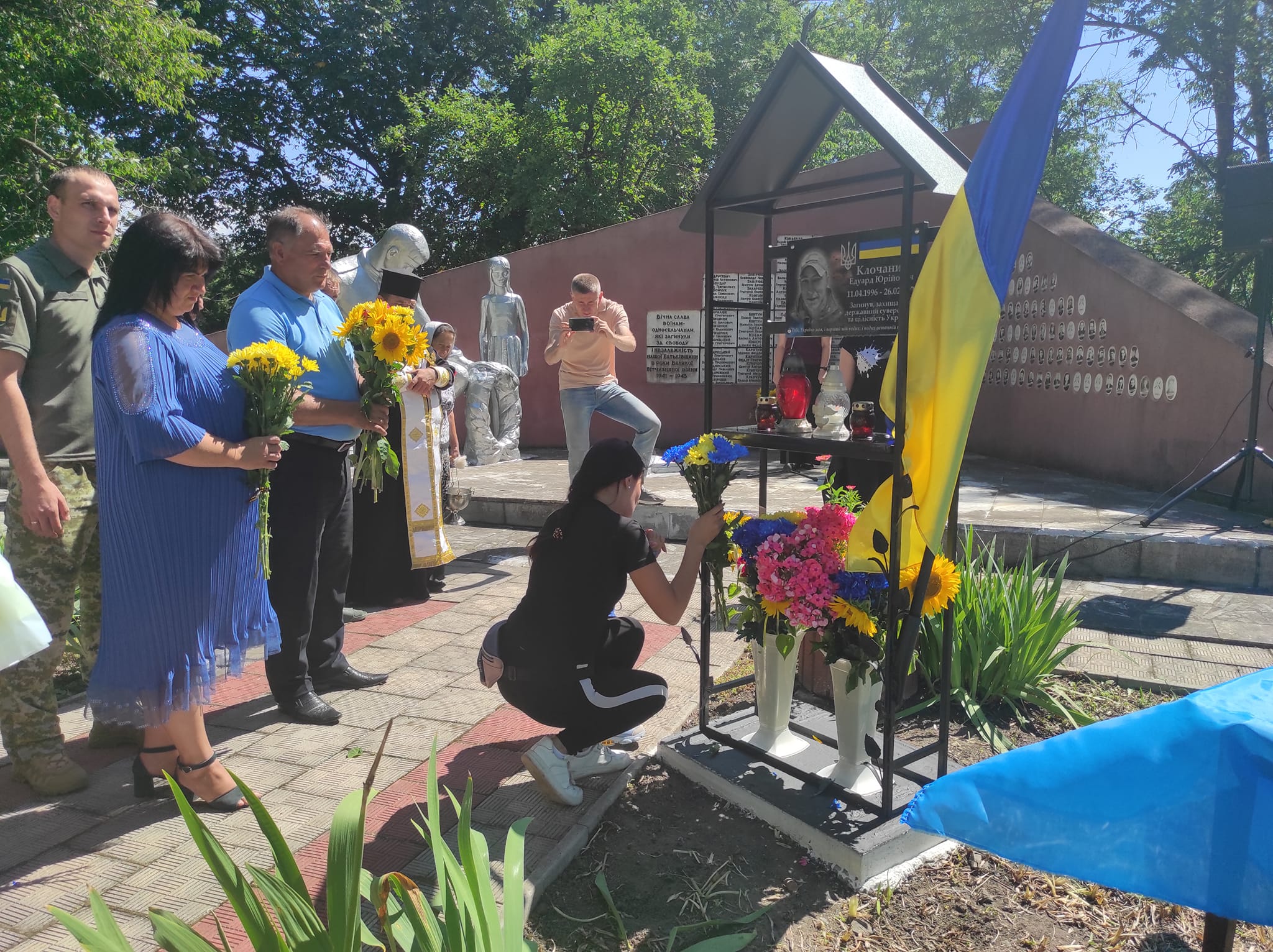 Новини Хмельницького - фото з «Він вибрав Україну»: на Хмельниччині відкрили меморіальну дошку військовому Едуарду Клочанику