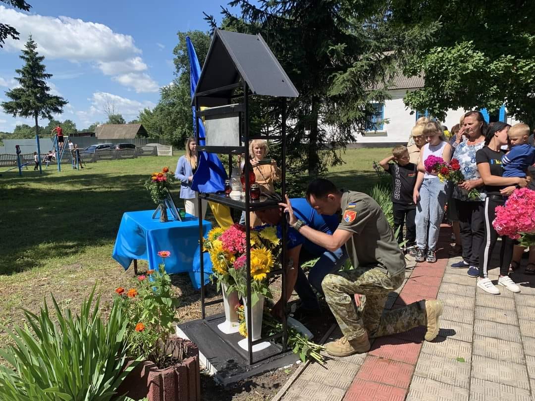 Новини Хмельницького - фото з «Він вибрав Україну»: на Хмельниччині відкрили меморіальну дошку військовому Едуарду Клочанику