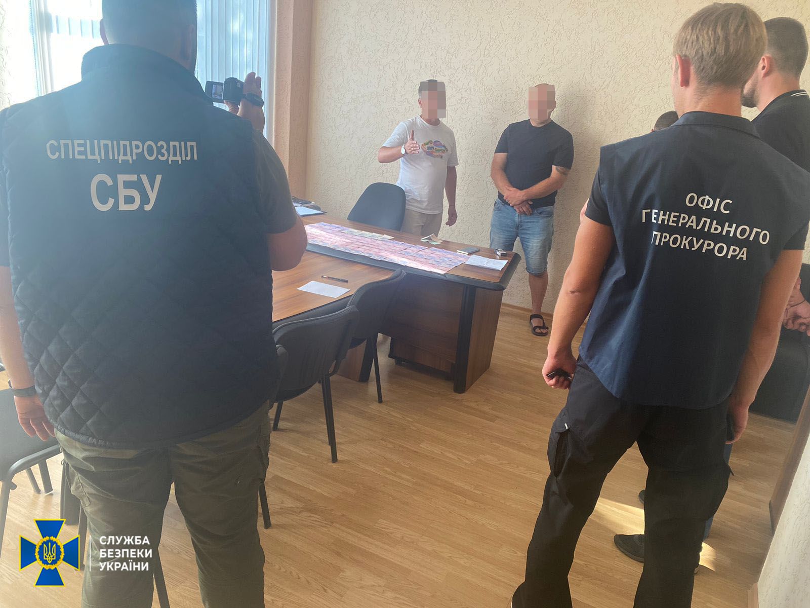 Новини Хмельницького - фото з Корупція на Хмельницькій митниці: за імпорт автівки вимагали по 150 доларів хабаря (ФОТО)