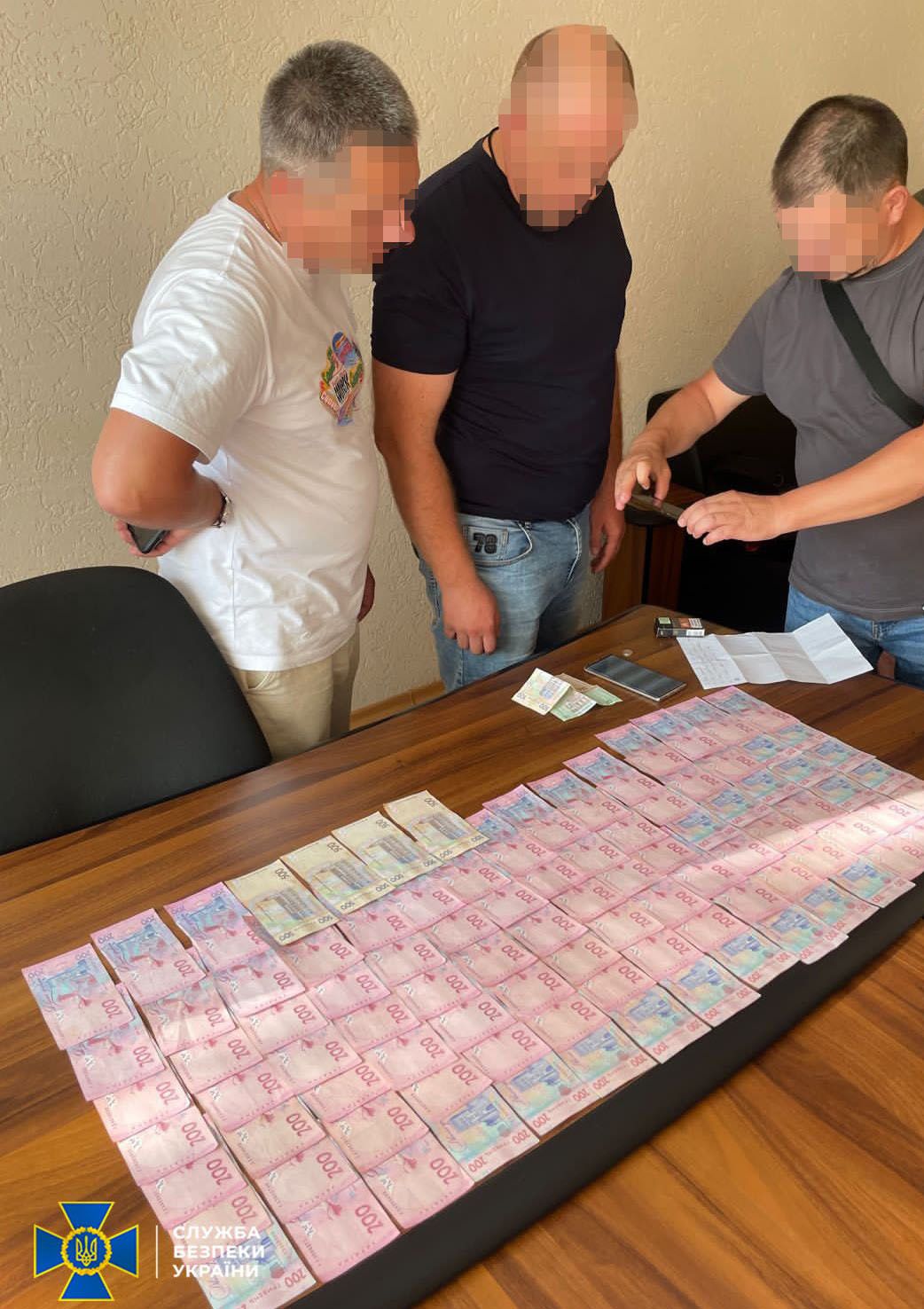 Новини Хмельницького - фото з Корупція на Хмельницькій митниці: за імпорт автівки вимагали по 150 доларів хабаря (ФОТО)