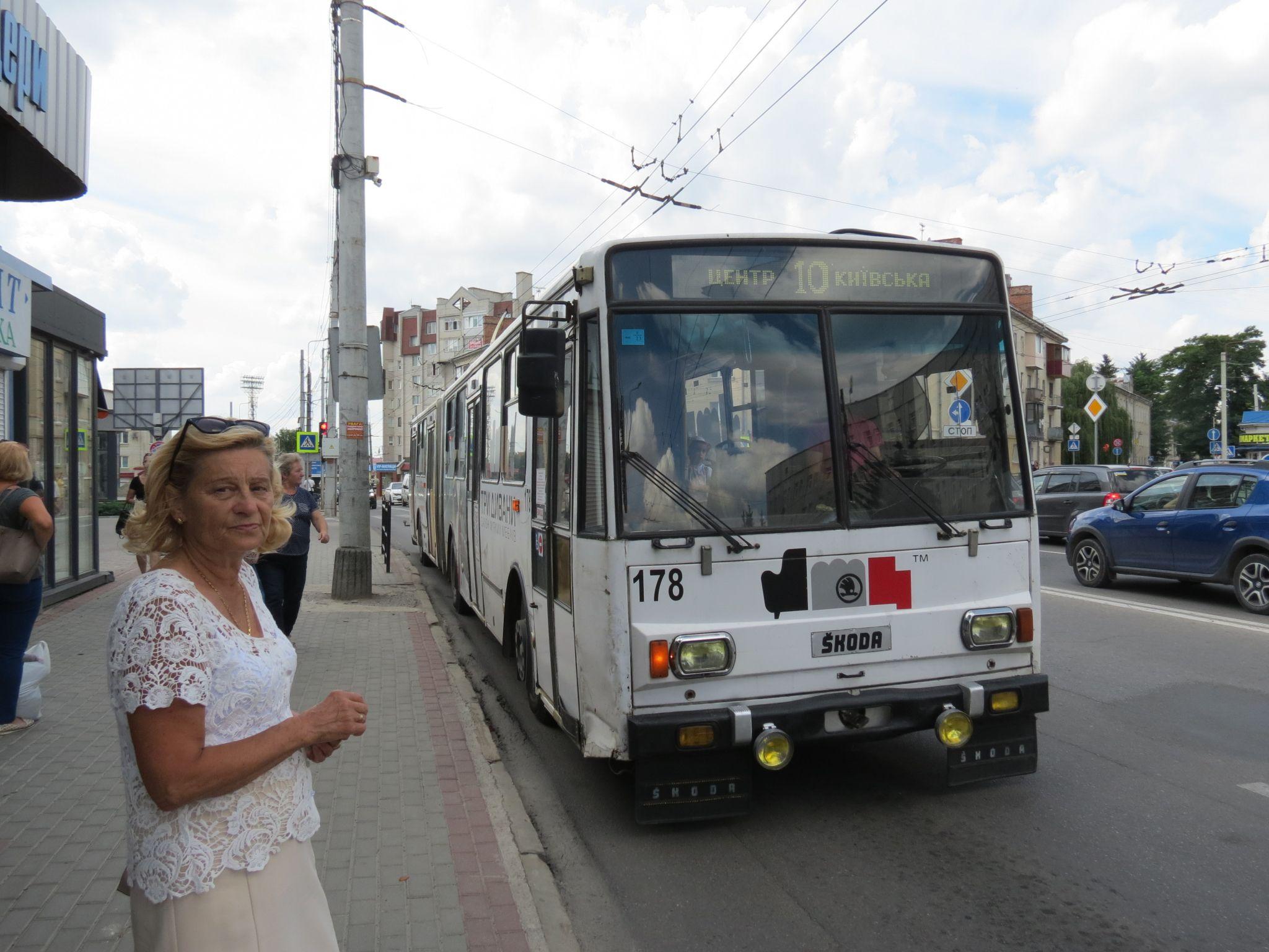 Новини Тернополя - фото з Тролейбуси – без кондукторів. Ми перевірили, чи їздять «зайцями» і як працюють зміни