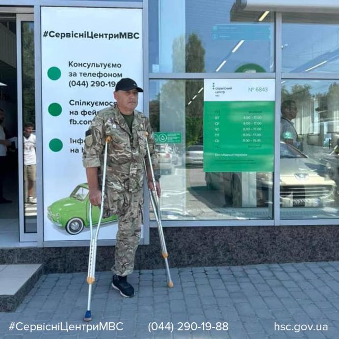 Новини Хмельницького - фото з Автошколи для осіб з інвалідністю: перше водійське посвідчення отримав військовий