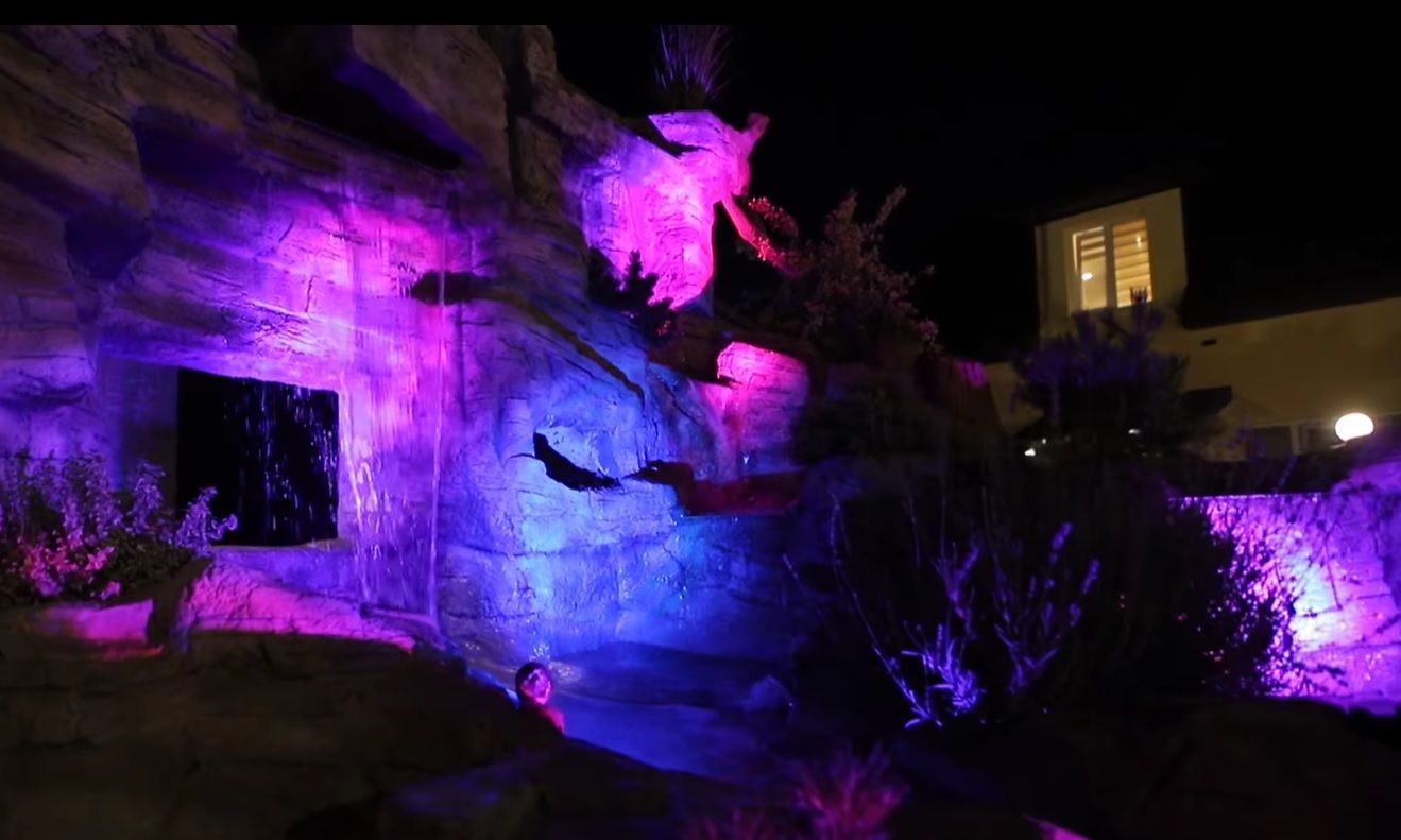 Новини Тернополя - фото з Біля храму у Кременці облаштували ландшафтний парк з фонтанами-гейзерами та водоспадом