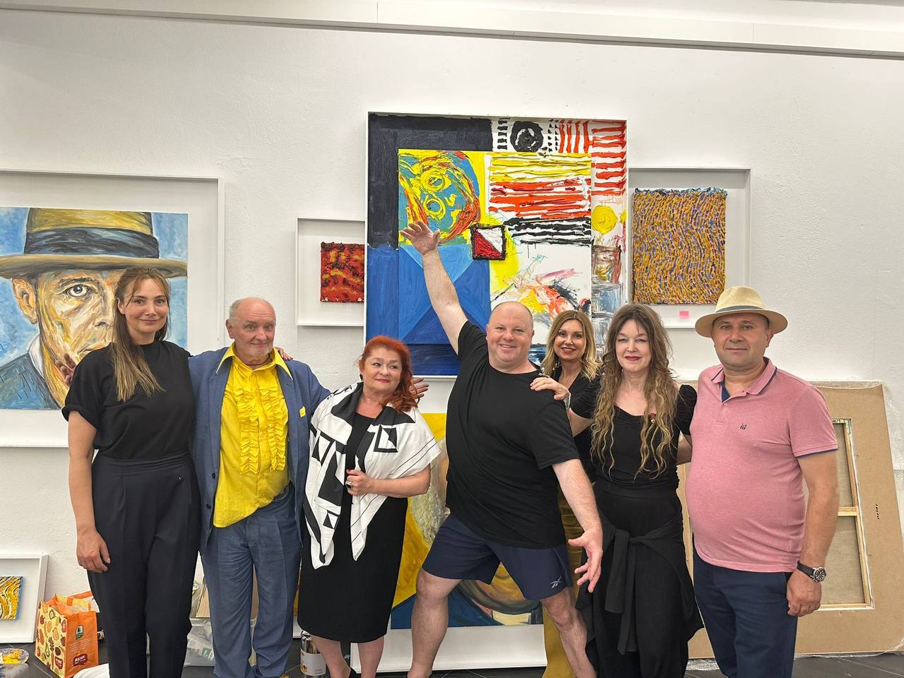 Новини Вінниці - фото з Від Конго і Китаю до Бразилії і Перу! Новий творчий рух Козюка об’єднав 258 митців з понад 27 країн