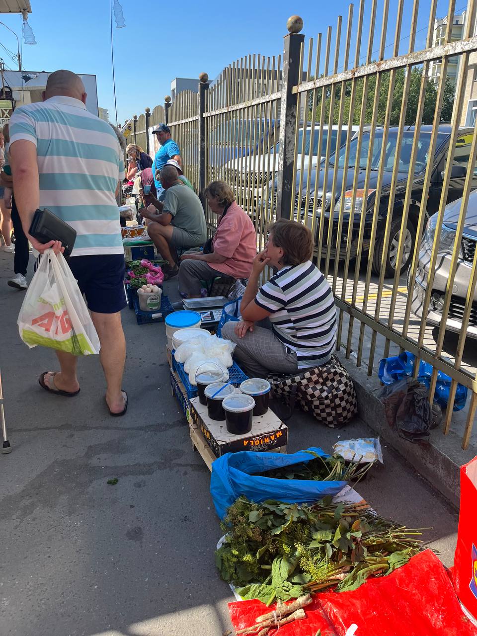 Новини Тернополя - фото з Скільки коштують продукти на стихійному ринку: ми дізналися ціни та чи продадуть дешевше