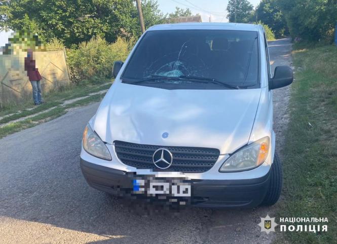 Новини Вінниці - фото з Мікроавтобус збив 17-річну дівчину, яка перебігала дорогу. Потерпіла в лікарні