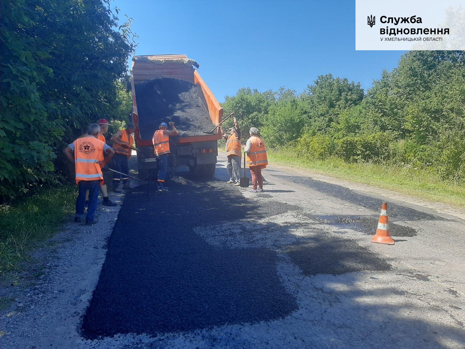 Новини Хмельницького - фото з Дорожники “латають” ями на шести ділянках в Хмельницькій області. Де саме?