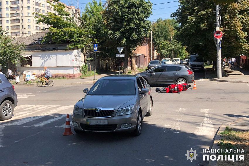 Новини Хмельницького - фото з У ДТП в центрі Хмельницького травмувався мотоцикліст (ФОТО)