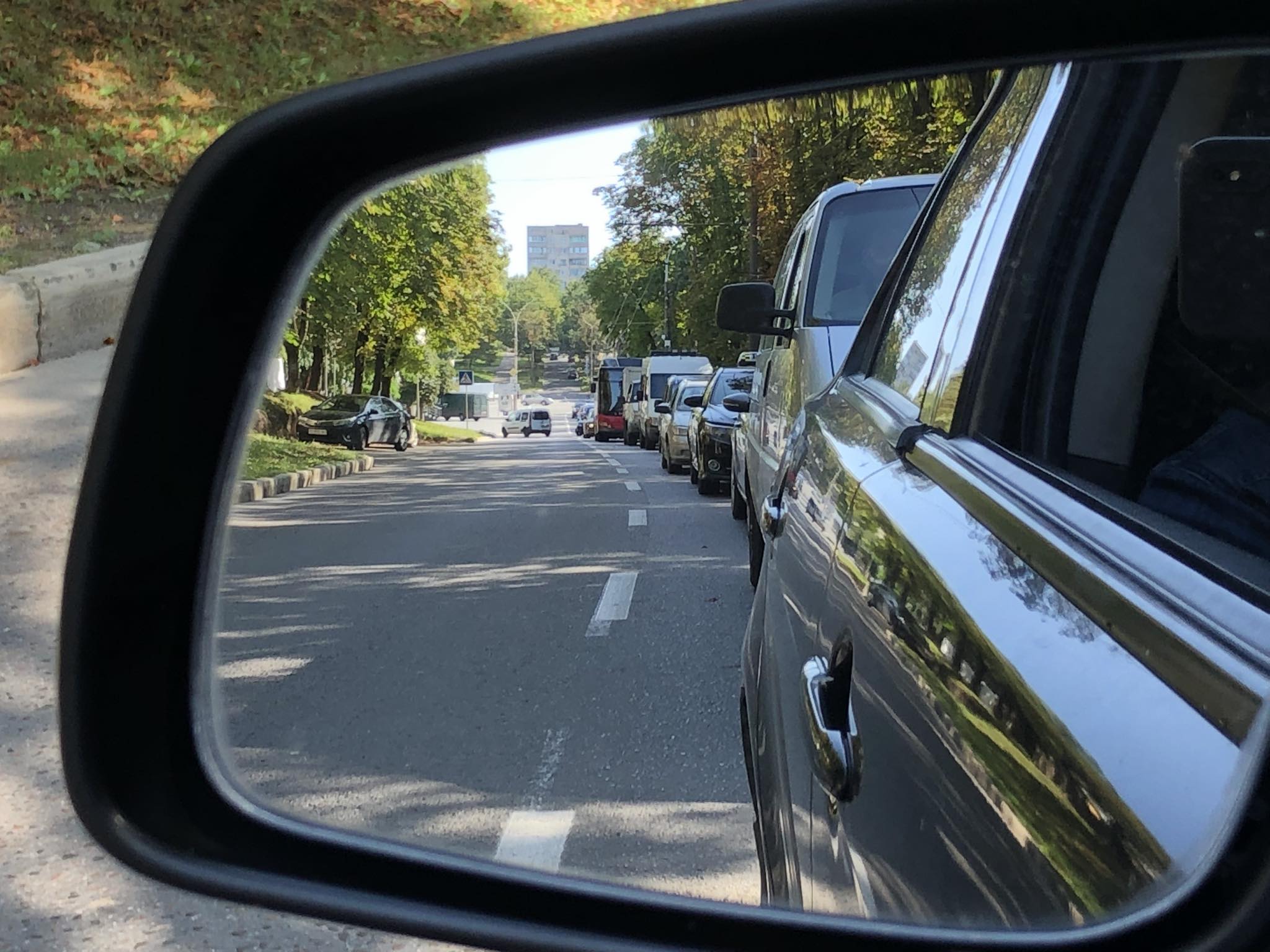 Новини Тернополя - фото з На дамбі Тернопільського ставу — аварія за участі маршрутки: на «Дружбі» утворився чималий затор