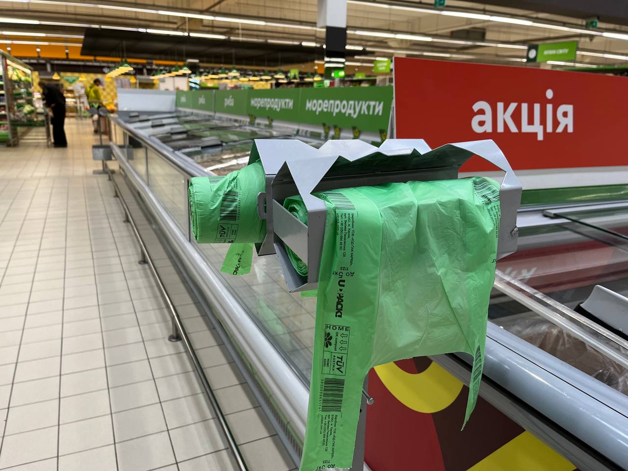 Новини Тернополя - фото з У целофанові рукавички і старі пакети: як у магазинах Тернополя реагують на «лайфхаки» від покупців