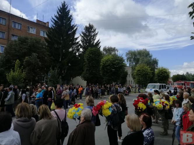 Новини Хмельницького - фото з Попрощались з пожежником Сергієм Лисюком. Він ліквідовував наслідки ворожої атаки на Старокостянтинів