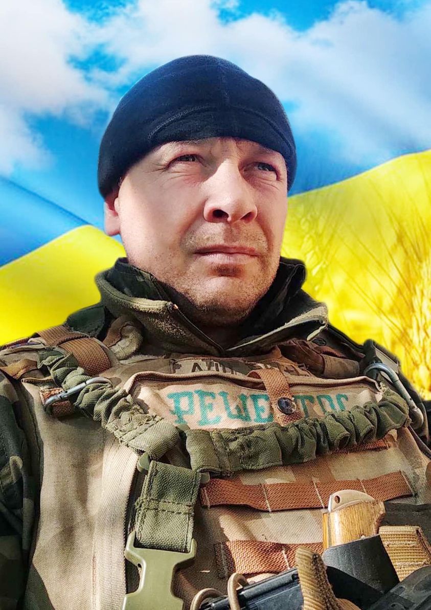 Новини Тернополя - фото з У Підволочиську прощаються з захисником Андрієм Решетняком На зображенні може бути: 1 особа та текст