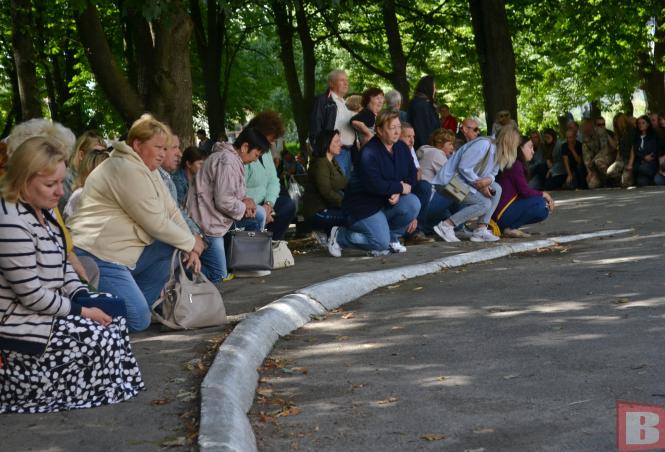 Новини Хмельницького - фото з Попрощались з пожежником Сергієм Лисюком. Він ліквідовував наслідки ворожої атаки на Старокостянтинів