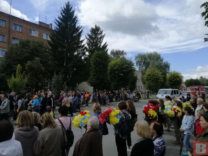 Новини Хмельницького - фото з Попрощались з пожежником Сергієм Лисюком. Він ліквідовував наслідки ворожої атаки на Старокостянтинів