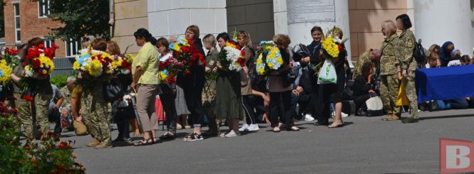 Новини Хмельницького - фото з Попрощались з пожежником Сергієм Лисюком. Він ліквідовував наслідки ворожої атаки на Старокостянтинів