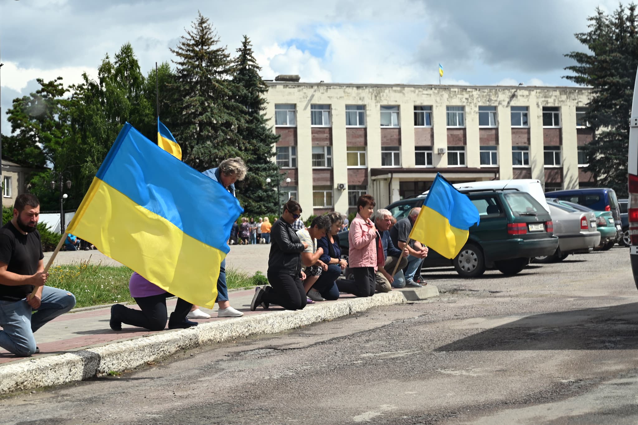Новини Тернополя - фото з Триматиме небо над Україною: на Тернопільщині попрощалися з Героєм Віктором Якубовським