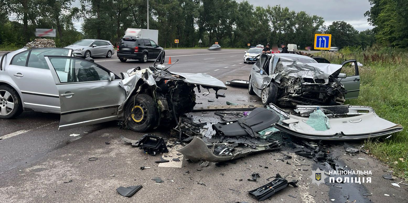 Новини Козятина - фото з Моторошна автотроща: від зіткнень автомобілів Skoda та BMW постраждало четверо людей