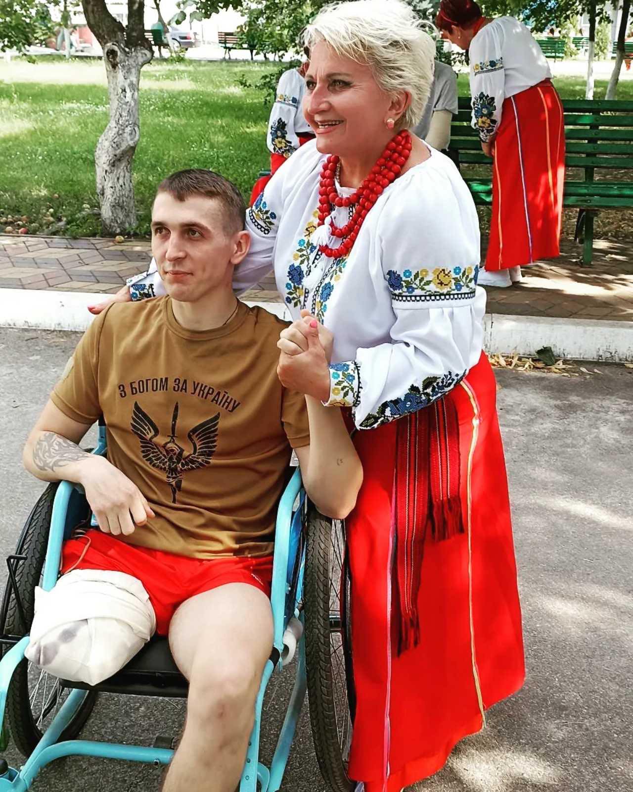 Новини Хмельницького - фото з Їхнє тіло змінила війна: історія військового з Хмельниччини, якому ампутували ногу Нет описания.