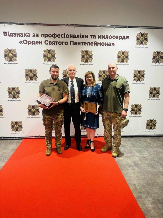 Новини Вінниці - фото з Орденами Святого Пантелеймона відзначили двох лікарів з Вінниччини