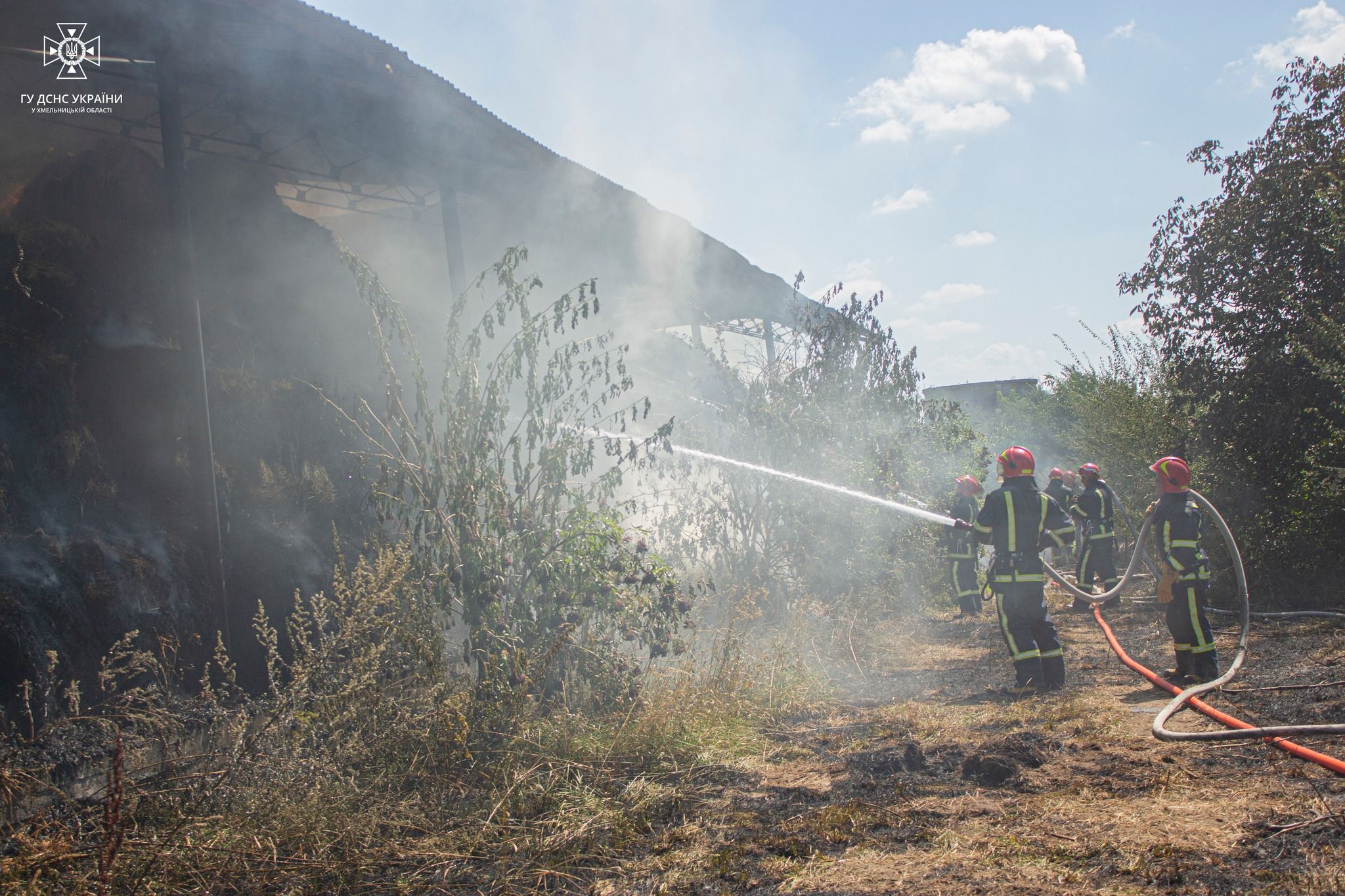 Новини Хмельницького - фото з Пожежа у Чорноострівській тергромаді: згоріло 200 тонн кормів