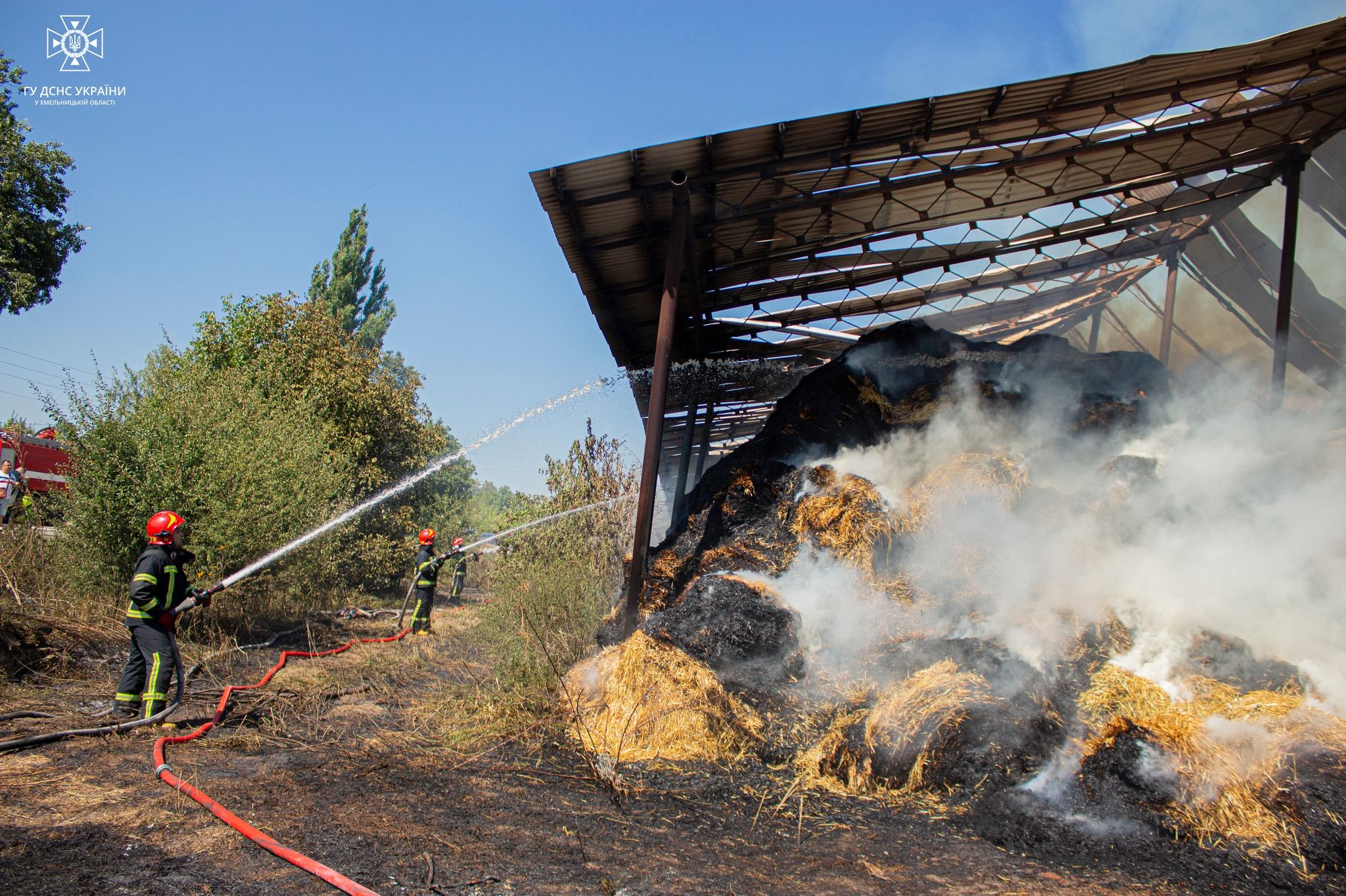 Новини Хмельницького - фото з Пожежа у Чорноострівській тергромаді: згоріло 200 тонн кормів