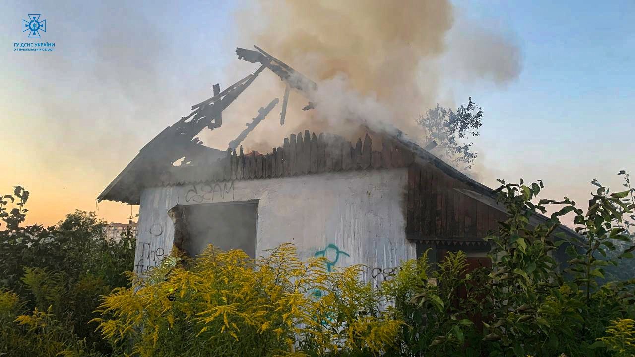 Новини Тернополя - фото з На колишніх дачах на Київській горів дачний будинок