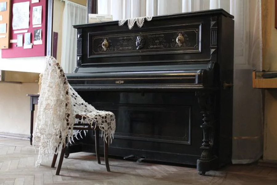 Новини Вінниці - фото з Виграли грант на 28 тисяч доларів: триває реставрація килима та піаніно Миколи Леонтовича