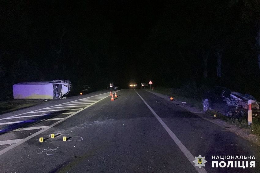 Новини Хмельницького - фото з На Кам'янеччині зіткнулися мікроавтобус та легковик: постраждали троє людей