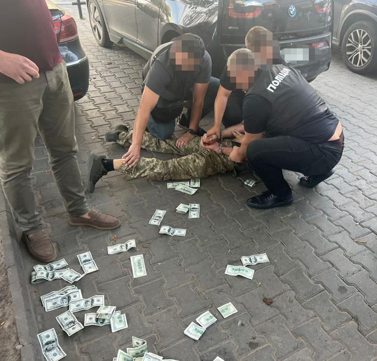 Новини Хмельницького - фото з Воєнкома, який продавав ухилянтам фіктивні довідки, оштрафували на 85 тисяч гривень