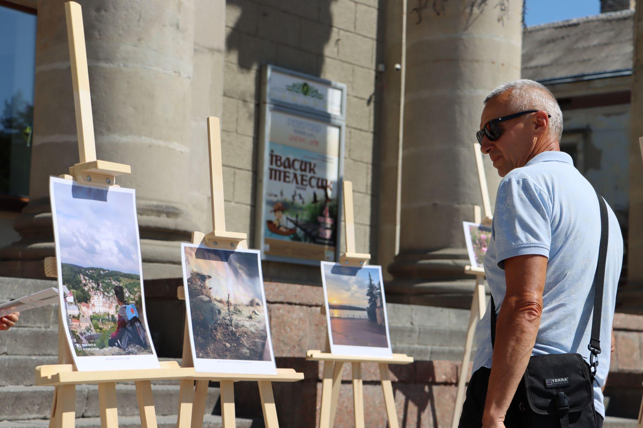 Новини Тернополя - фото з Спогади про літо і Тернопілля: на Театральному майдані відкрили унікальну дитячу фотовиставку