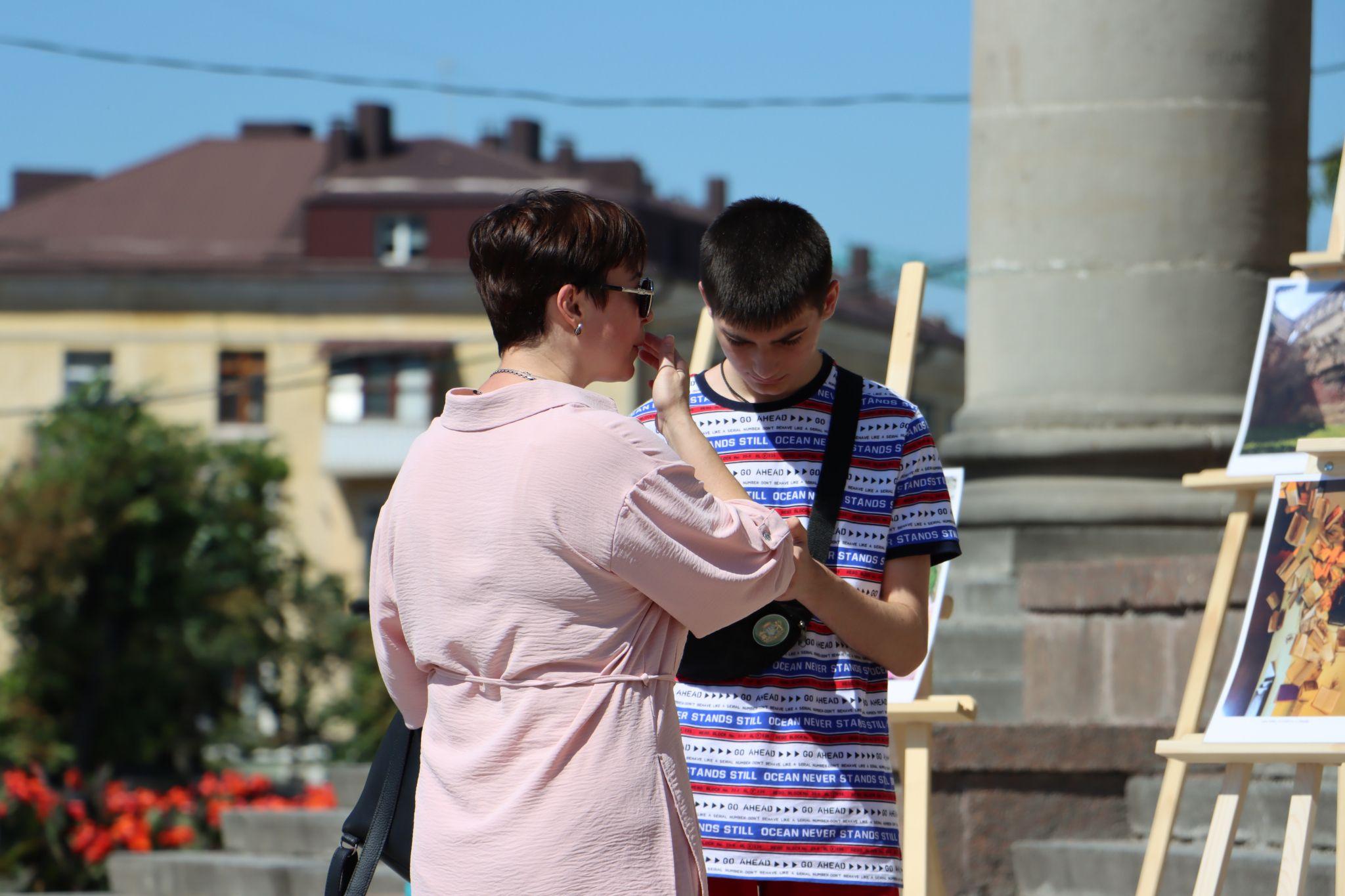 Новини Тернополя - фото з Спогади про літо і Тернопілля: на Театральному майдані відкрили унікальну дитячу фотовиставку